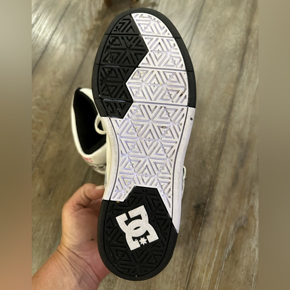 DC Skateboarding Shoes - Picture 10 of 11